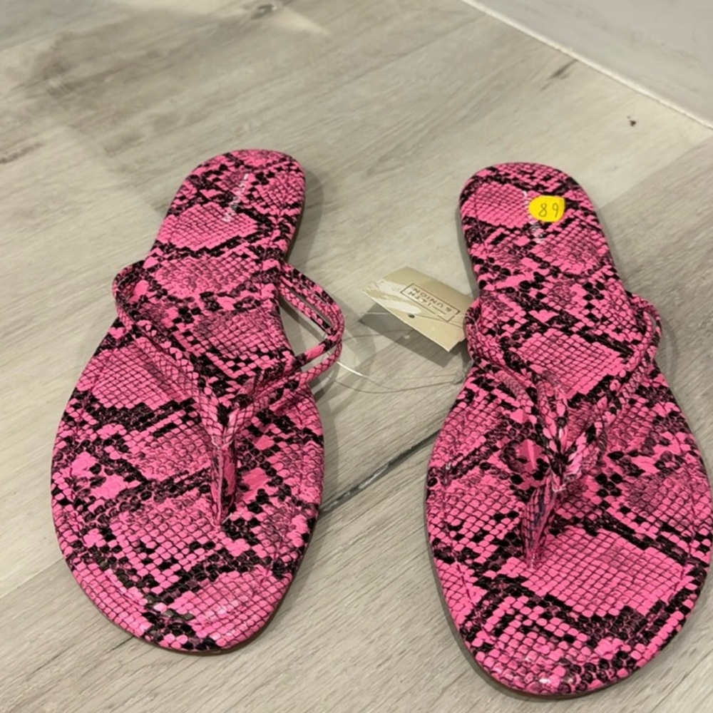 14th & Union NWT Flat snake print Flip Flop.